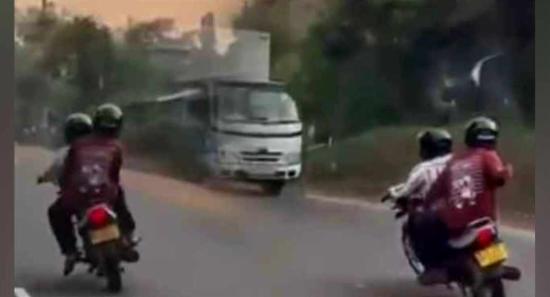 සමාජ මාධ්‍ය කැළඹූ යතුරුපැදිකරුවෙක් අත්අඩංගුවට..